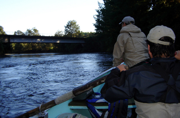 Pescando desde un bote Mackenzie