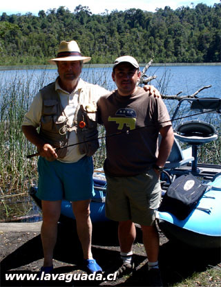 Jorge Barriento Camadro y Ricardo Ordoñez en la laguna el Toro