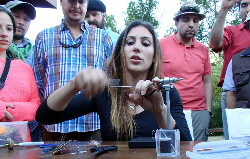 Montaje paso a paso de una mosca tubo realizada por April Vokey