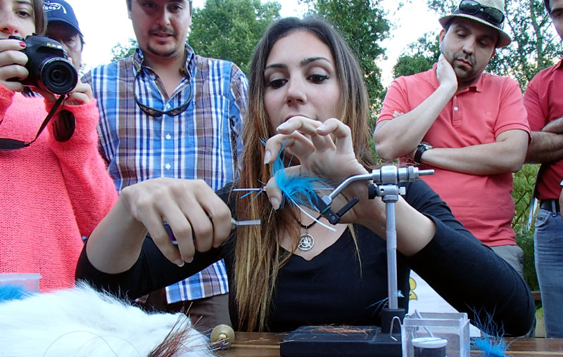 Montaje paso a paso de una mosca tubo realizada por April Vokey