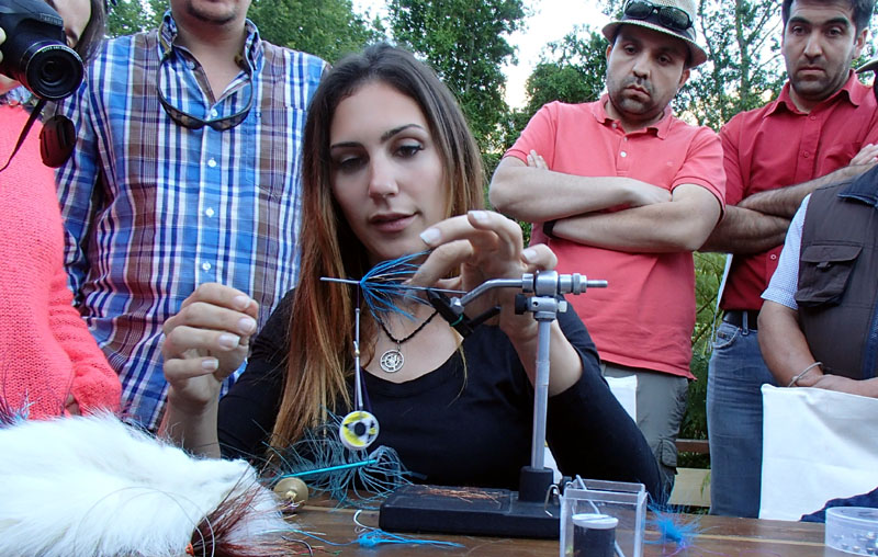 Montaje paso a paso de una mosca tubo realizada por April Vokey