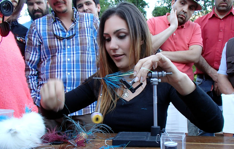 Montaje paso a paso de una mosca tubo realizada por April Vokey