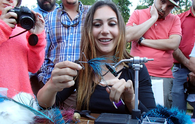 Montaje paso a paso de una mosca tubo realizada por April Vokey