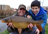 Pesca de Ciprinidos a mosca - Cyprinus carpio. Una tarde de pesca Urbana.