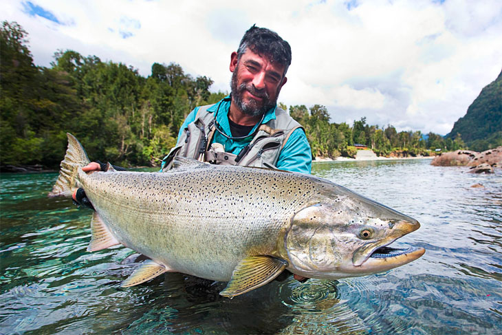 El regreso a los ros salmoneros de Chile