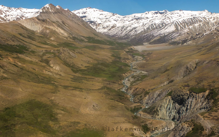Laguna El Dial, en la codillera central de Chile