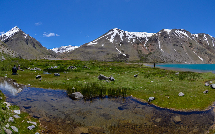 Laguna El Dial, en la codillera central de Chile