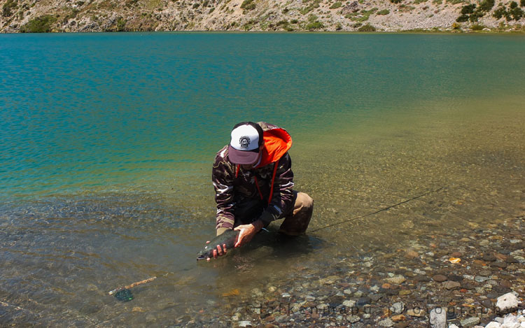 Laguna El Dial, en la codillera central de Chile