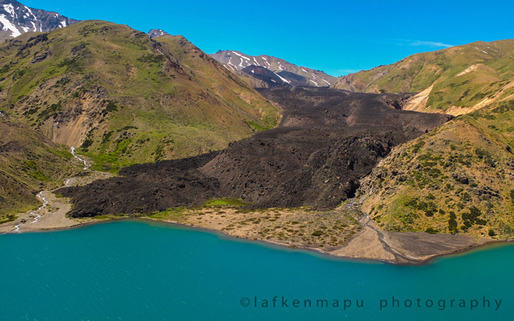 Laguna El Dial, en la codillera central de Chile