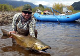 En Tierra de Gigantes, La Pesca del Salmón chinook en el sur de Chile.